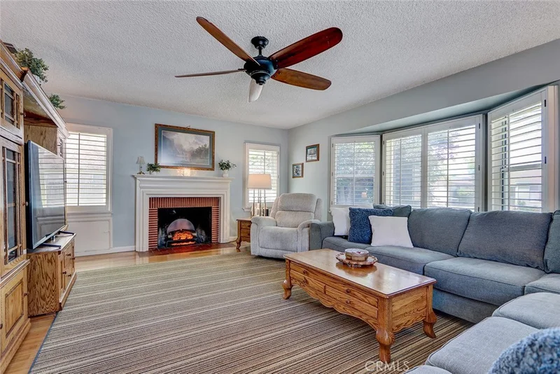 Photo 2 of 15922 S Denker