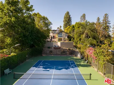 16820 Oak View Drive
