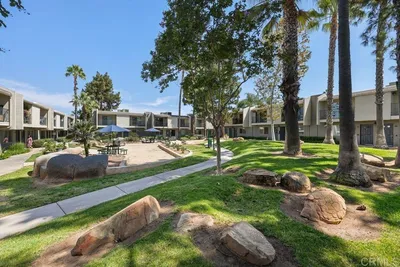 1045 Peach Ave 25