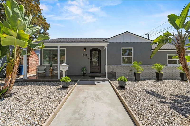 1320 N Catalina