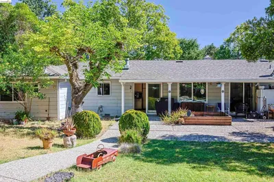 182 La Questa Dr