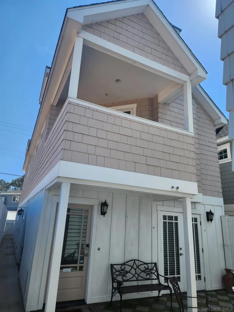 851 G Ave