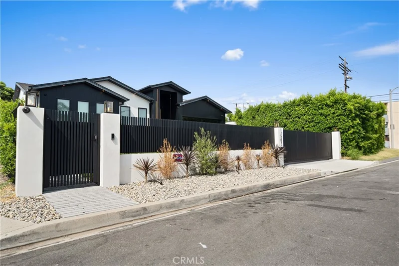 12507 Miranda photo 2
