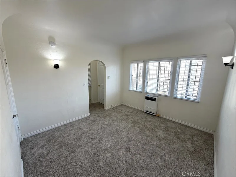 5036 Denker Avenue 1/4 photo 2