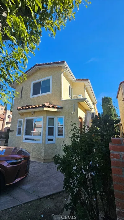 6920 1/2 Loma Verde