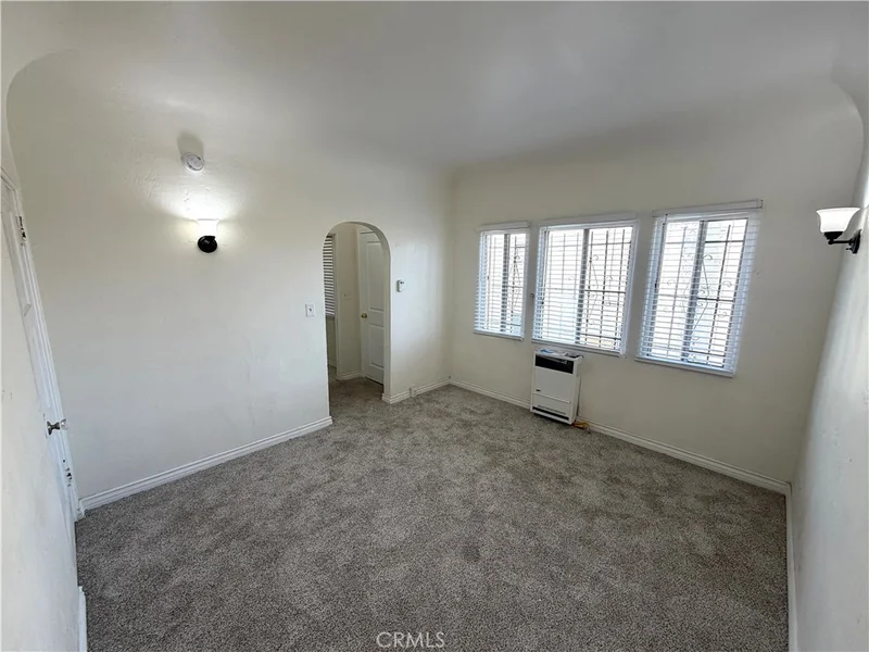 5038 Denker Avenue 1/4 photo 2