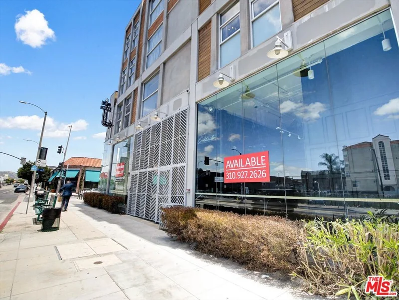 600 S La Brea Avenue 3