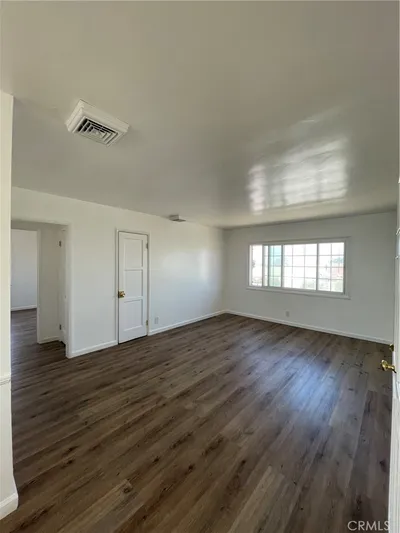 10244 S Van Ness Avenue photo 2