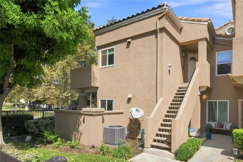 Photo 2 of 2708 S Montego