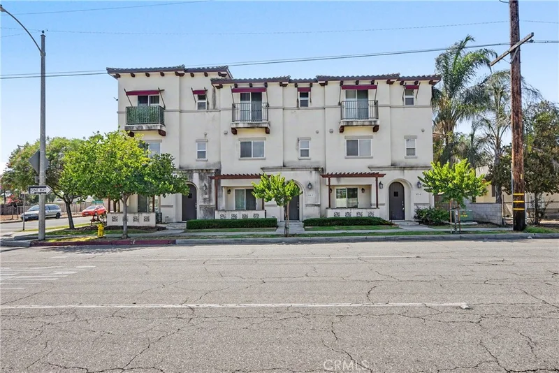 201 N Azusa Avenue 6