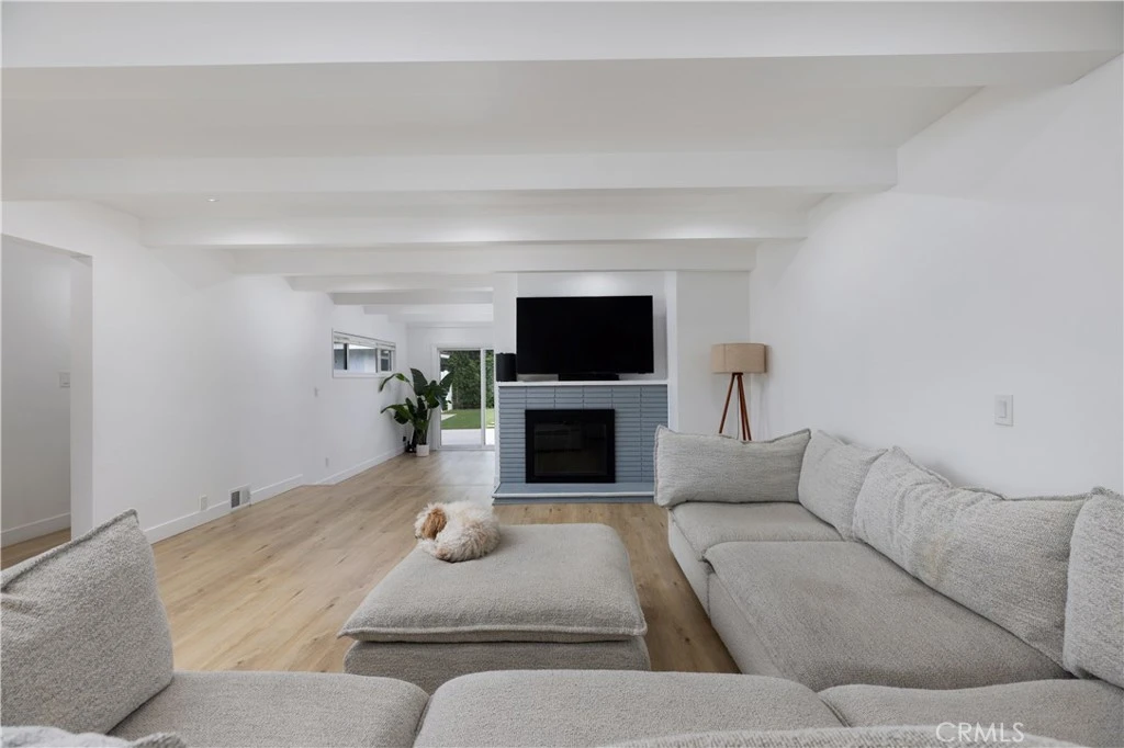 Interior 4