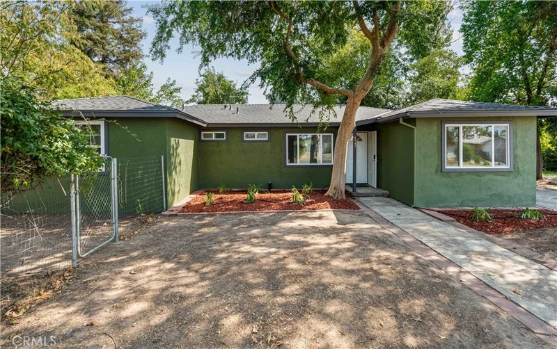 Photo 2 of 113 W Palo Alto Avenue