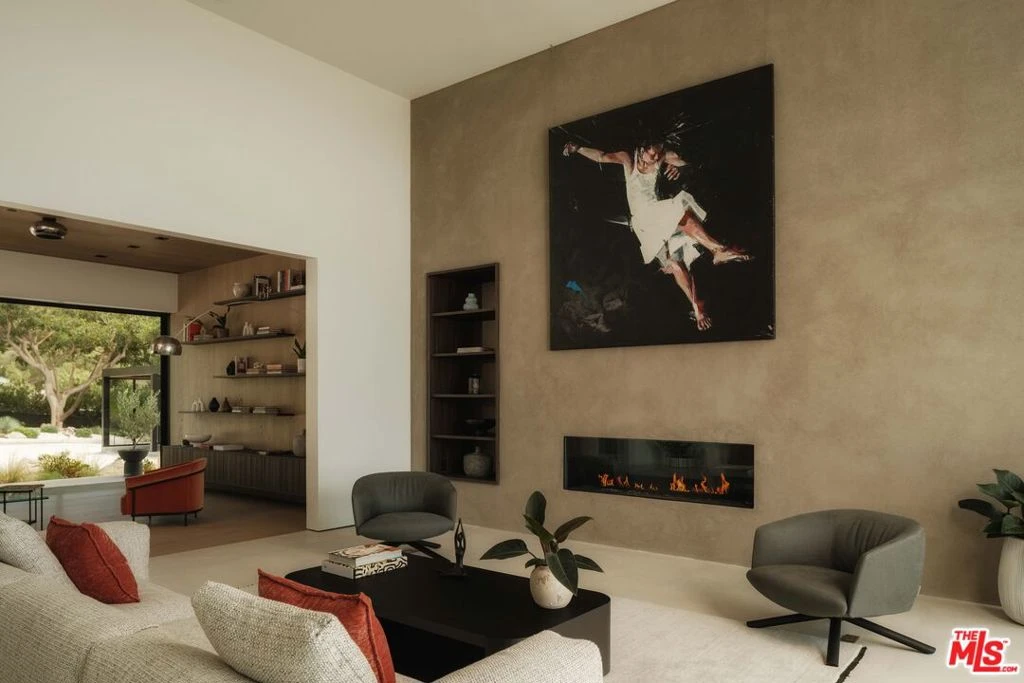 Interior 4