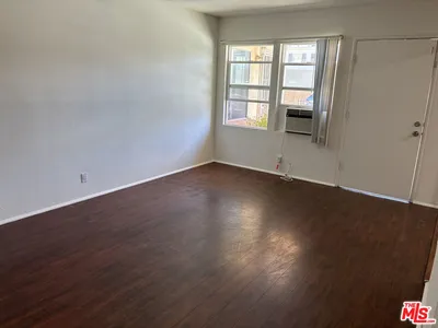 15943 Victory Boulevard 2