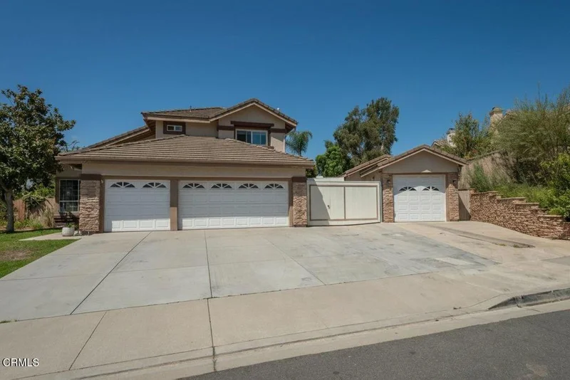 1472 La Culebra Circle