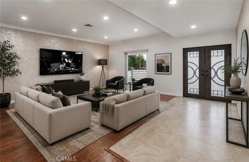 Interior 4