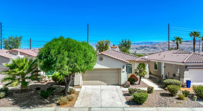 80276 Avenida Linda Vista