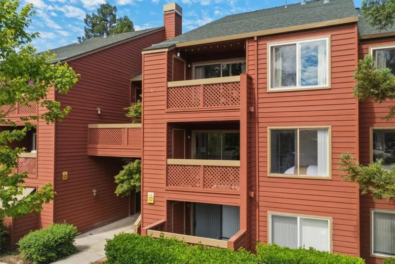 1144 Yarwood Court