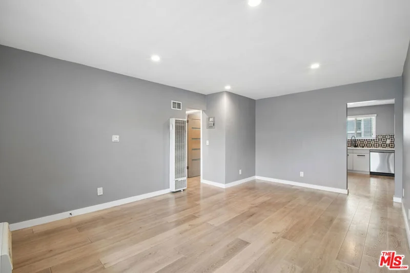252 S New Hampshire Avenue 15 photo 2