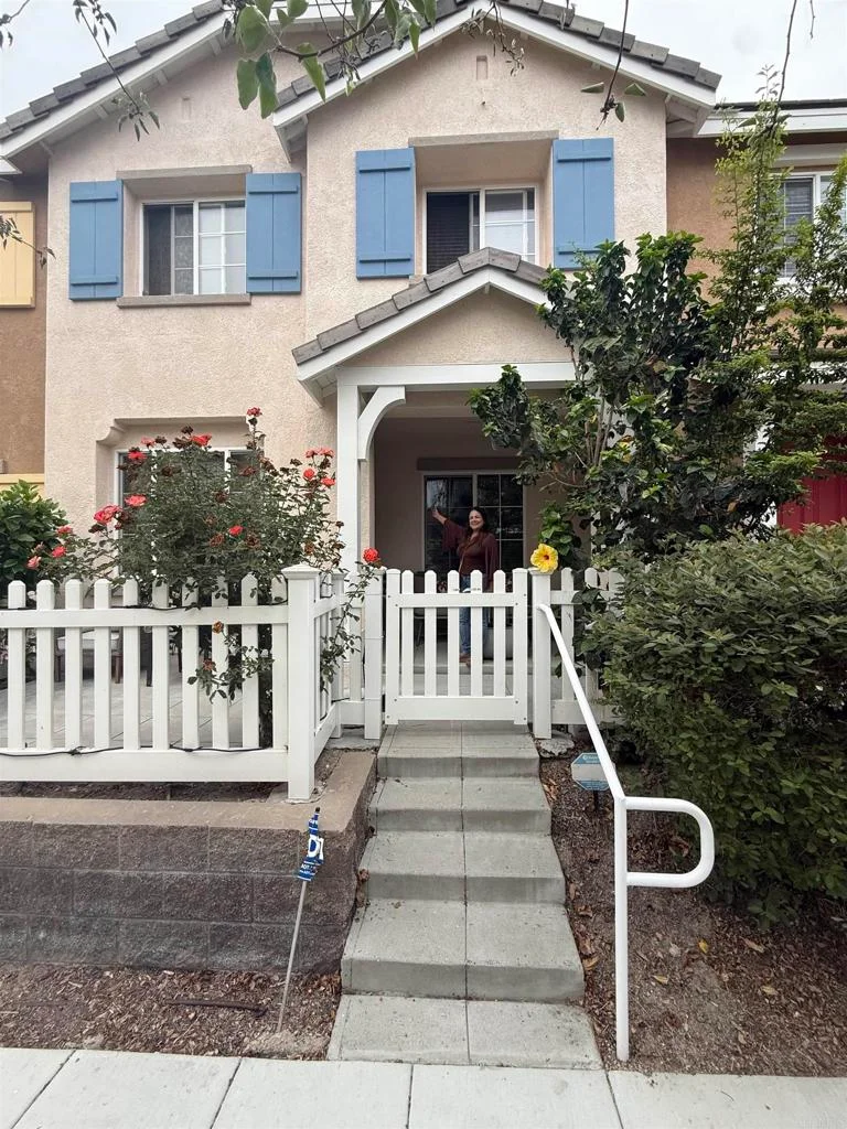 Photo 2 of 1460 Canvas Dr #4 4