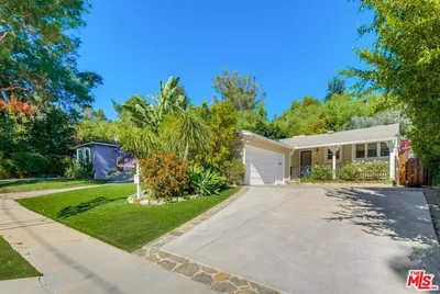 21447 Providencia Street photo 2
