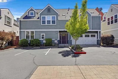 1015 Greenbrier Ct