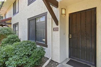 205 Del Valle Cir photo 2