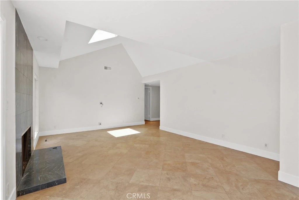 Interior 4
