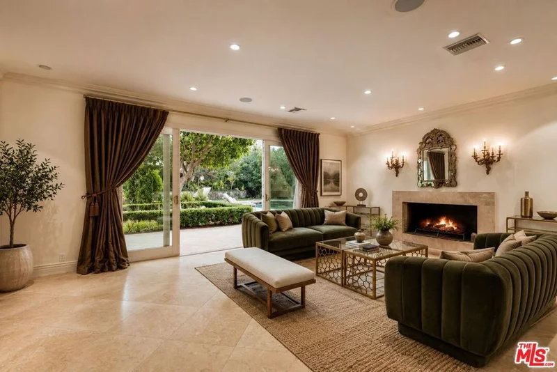 1915 Loma Vista Drive