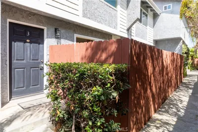 1809 Armour Lane 3 photo 2