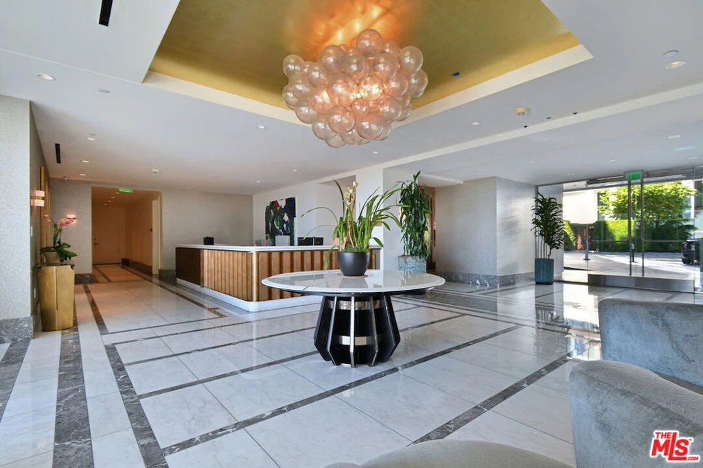 Interior 4