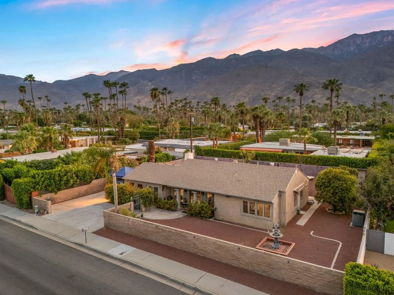 Photo 2 of 1145 S Sunrise Way