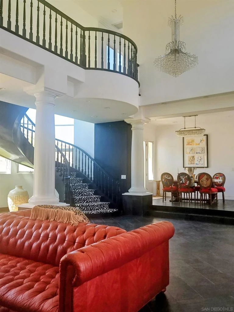 Interior 3