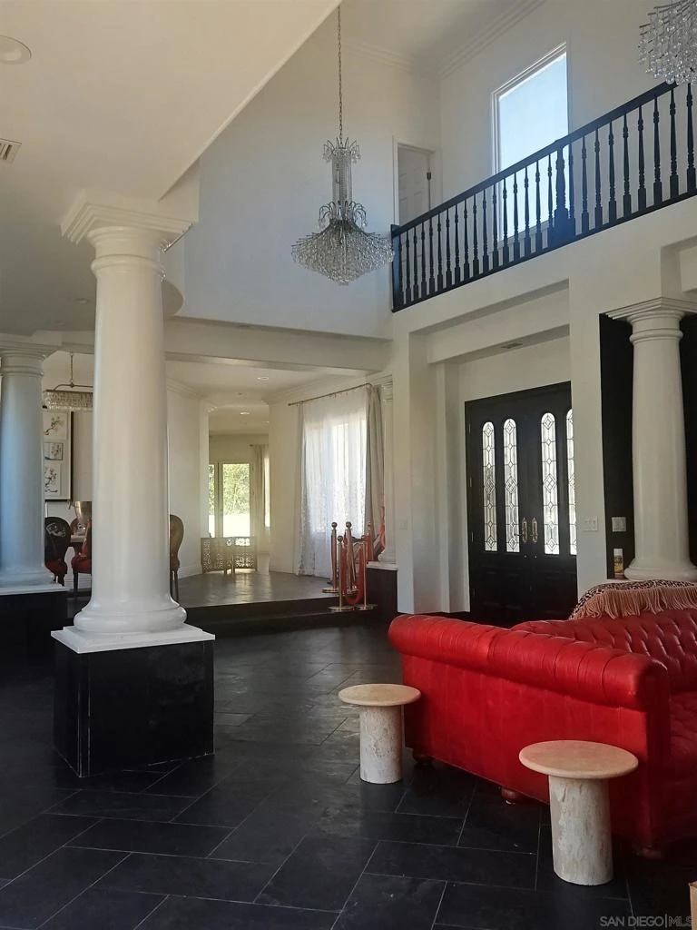 Interior 4