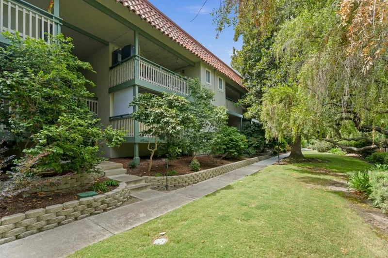 Photo 2 of 2735 Mauricia Avenue B