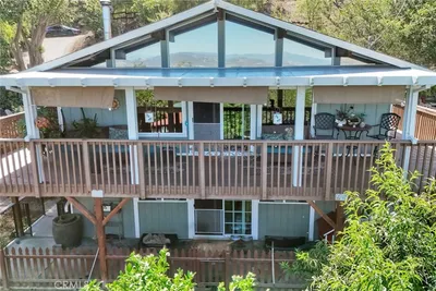 6051 Rainbow Heights