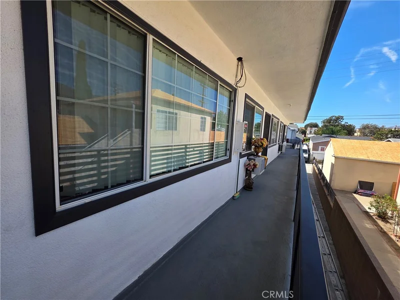 1035 Western 4