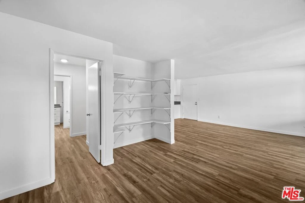 Interior 4