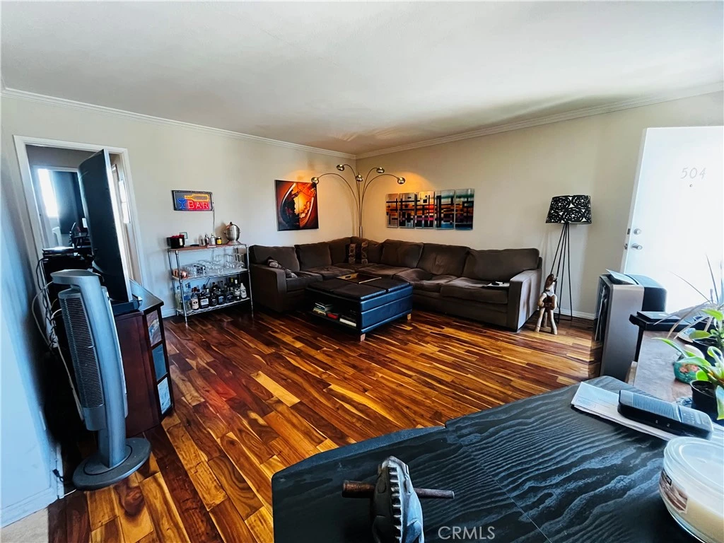 Interior 4