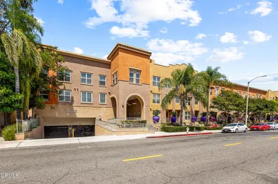 85 E Commonwealth Avenue 3D photo 2