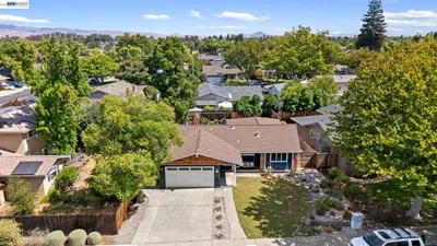 720 Leland Way photo 2