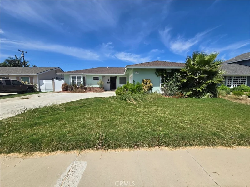 Photo 2 of 17391 Elm Street
