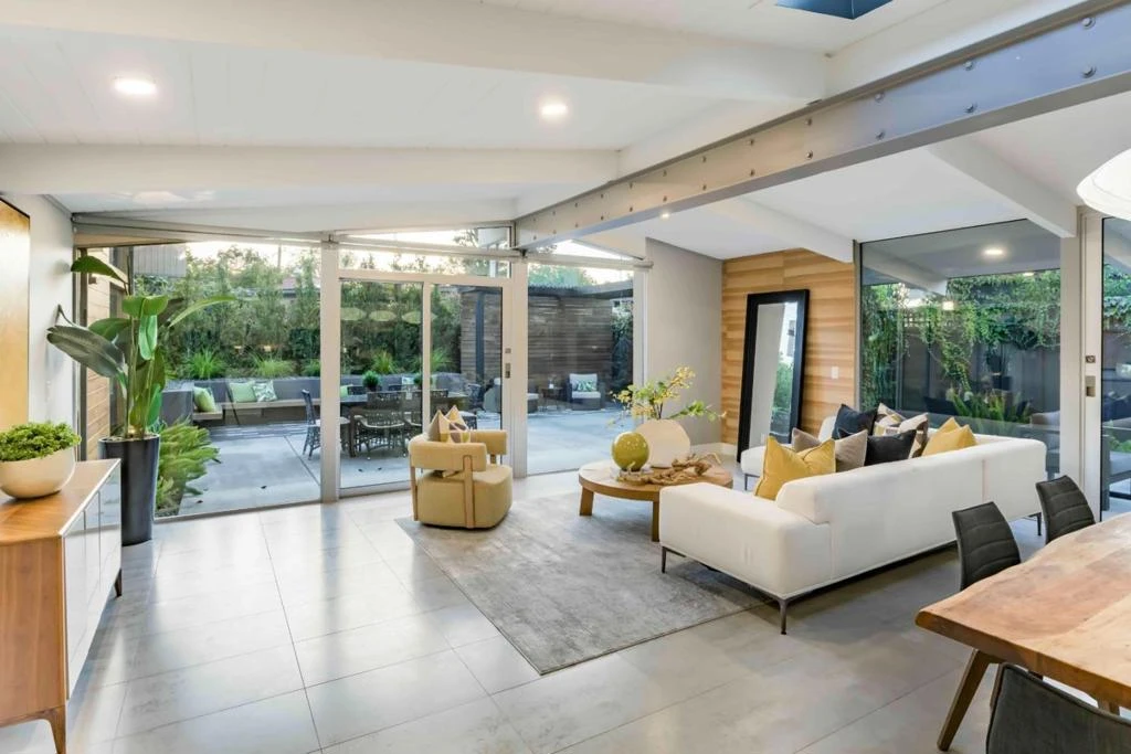 Interior 3