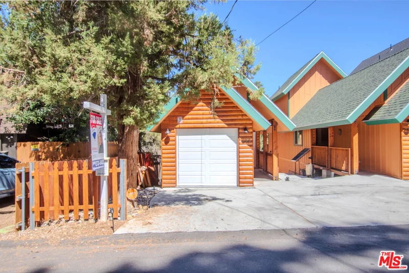 Photo 2 of 253 Imperial Avenue