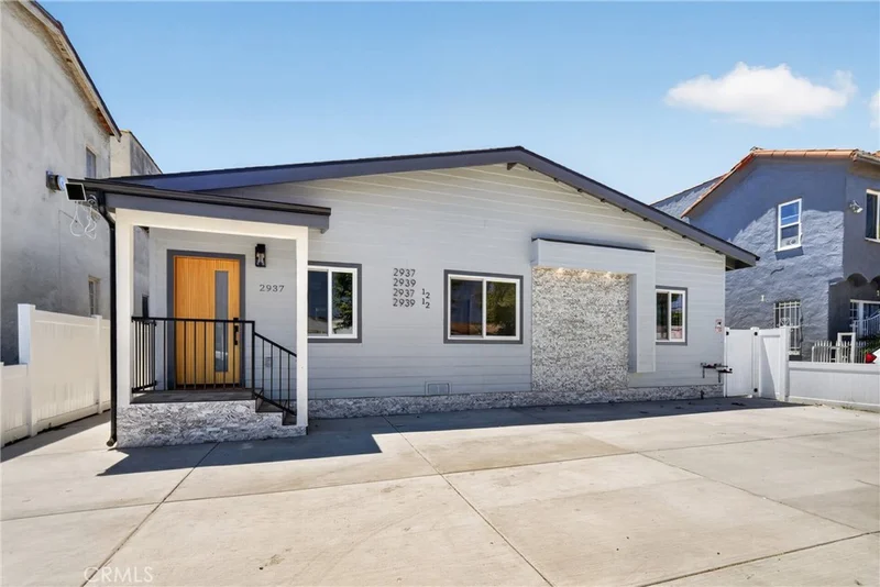 2937 10th Avenue photo 2