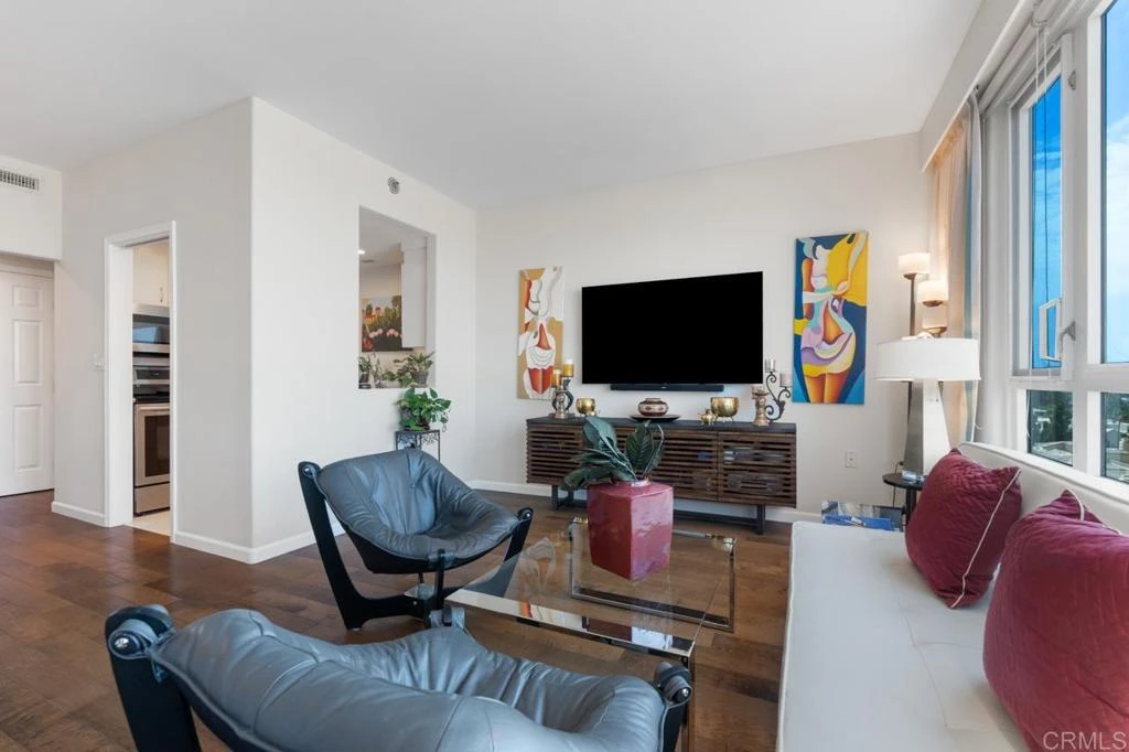 Interior 4