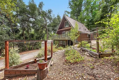 165 Taylor Road photo 2