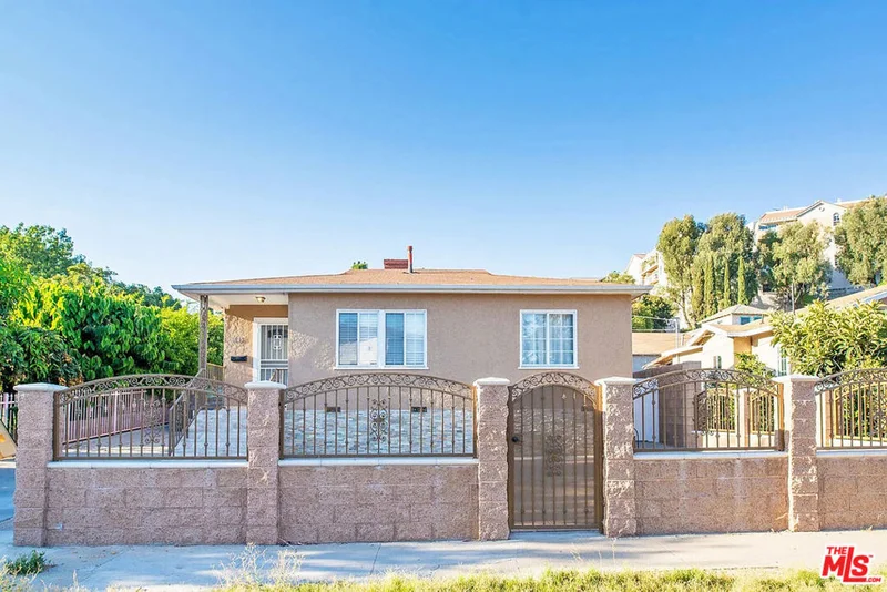 4645 Butterfly Lane photo 2