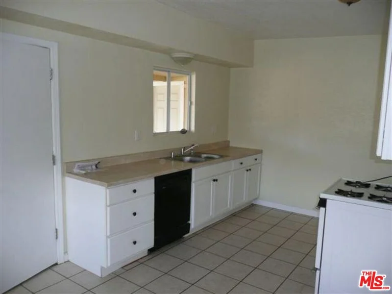 310 N CHERRY Street photo 2