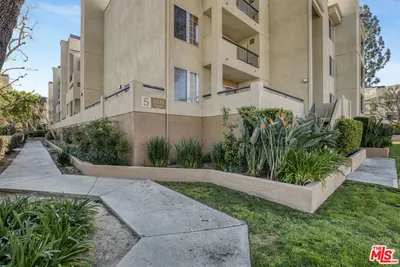 5535 Canoga Avenue 317 photo 2